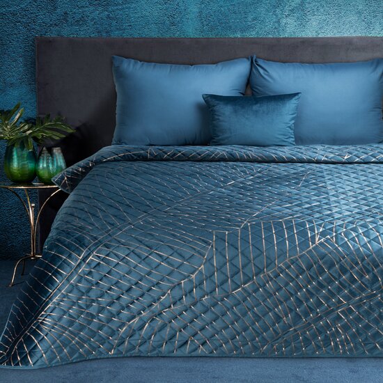 Velvet bedspread with banana leaf motif