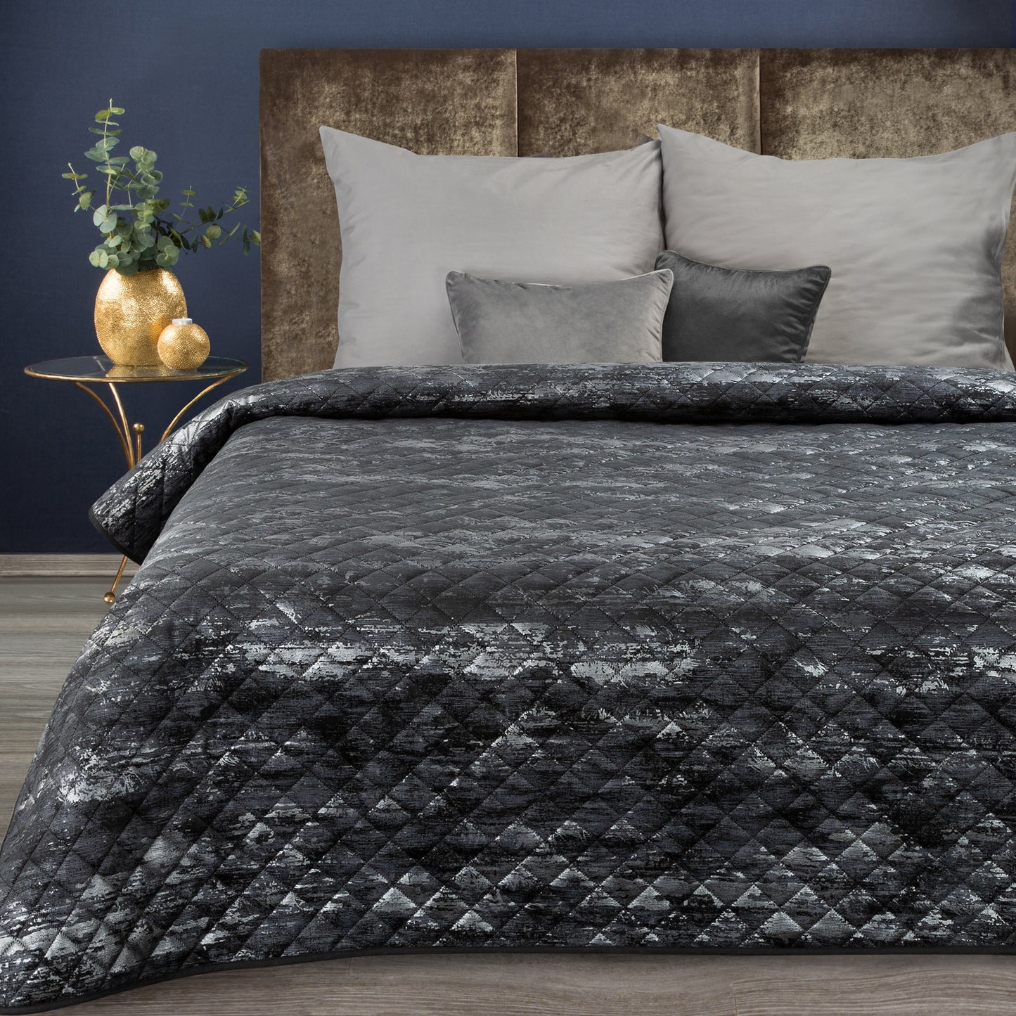 Velvet bedspread with shiny fabric pattern