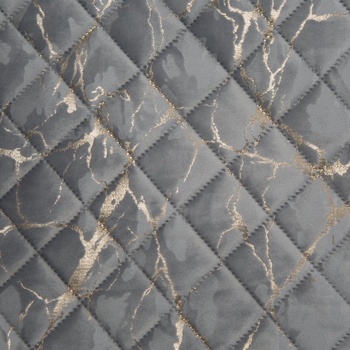 Velvet bedspread with shiny marble pattern